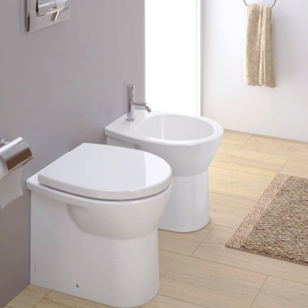 Sanitari Filoparete modello Casual Wc