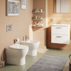 Sanitari a terra senza brida con copriwater soft-close BathCore serie Circle 54x35 cm - Bianco lucido