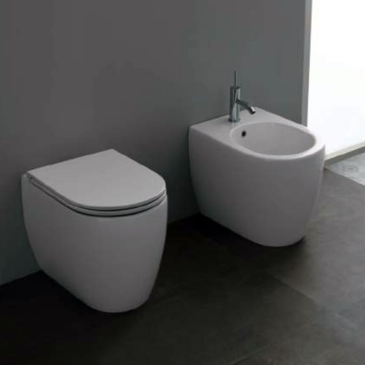 Santari filomuro serie Skip 50 in ceramica bianca con coprivaso chiusura tradizionale- Disegno Ceramica