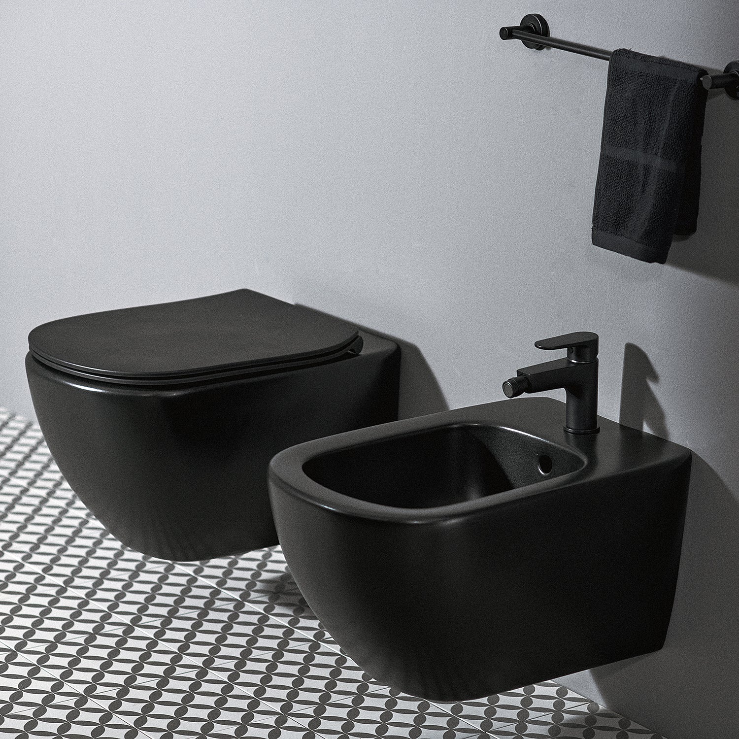 Bidet sospeso Ideal Standard modello Tesi 36x53 cm nero seta
