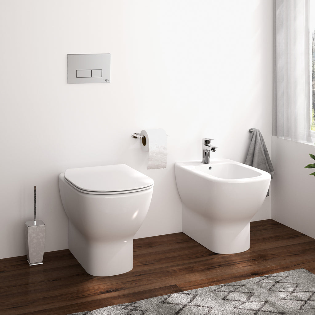 Vaso filomuro Ideal Standard modello Tesi con sedile tradizionale 37x55