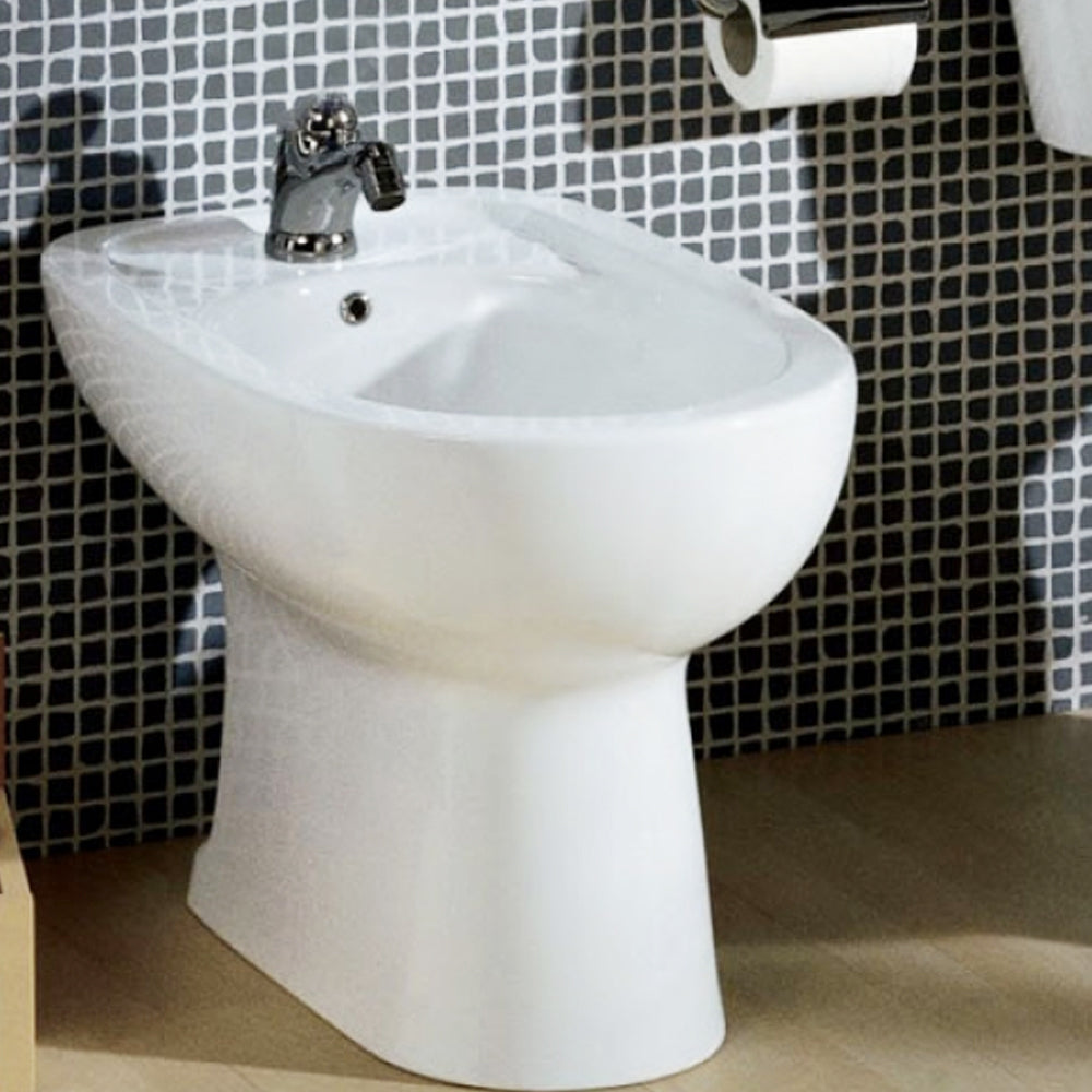 Sanitari con scarico a terra e sedile in poliestere Ceramica Azzurra modello 'Diana' cm 55