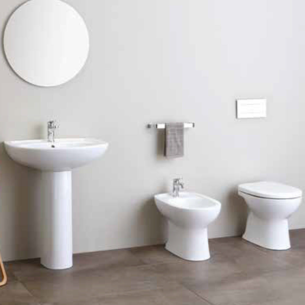 Sanitari con scarico a terra e sedile in poliestere Ceramica Azzurra modello 'Diana' cm 55