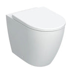 Coppia sanitari filomuro con scarico universale e sedile SoftClose modello Icon di Geberit