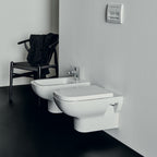 Sanitari sospesi con sedile soft close collezione Life Ideal Standard