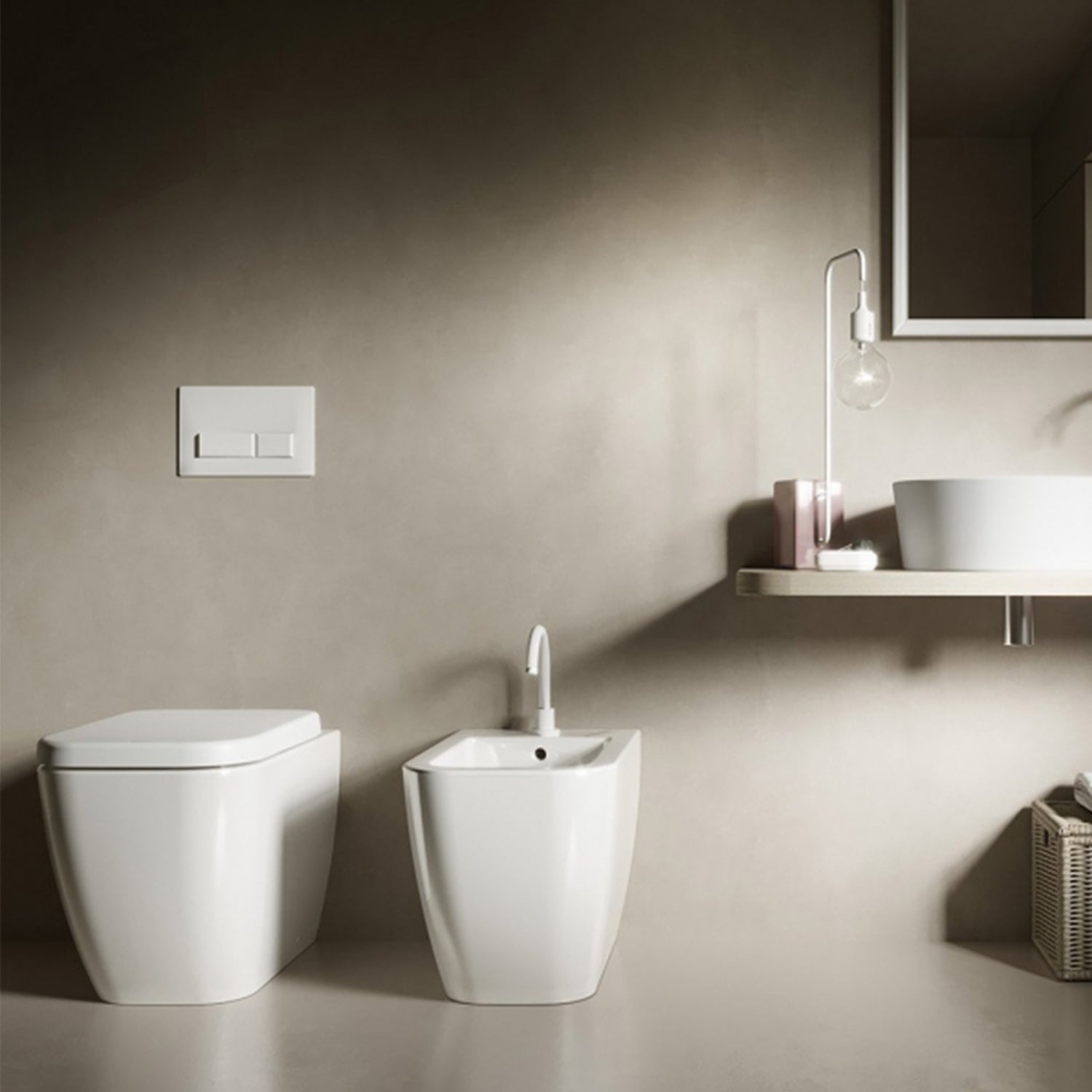 Coppia di sanitari filomuro 52x36 cm serie Bianca di Hatria con sedile soft-close