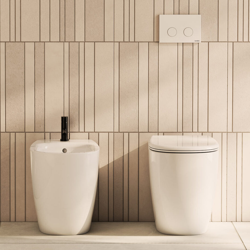 Sanitari filo parete senza brida Globo serie Daily 53x35xH43 cm con copriwater incluso - Bianco Lucido