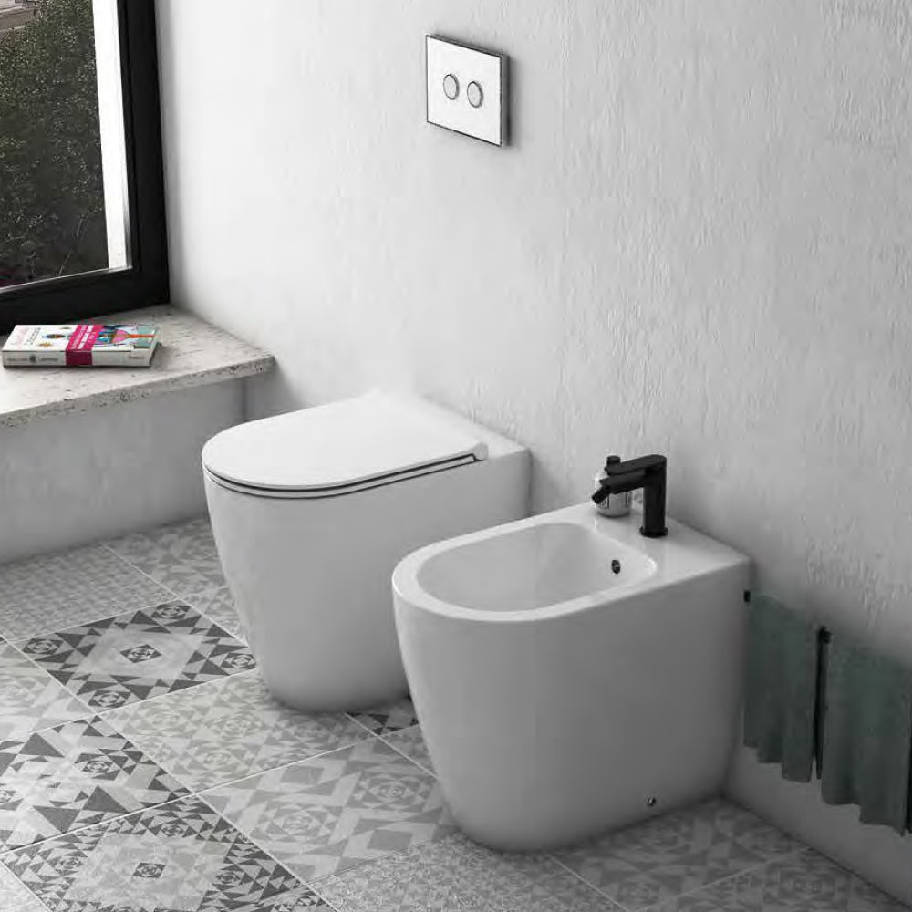 Sanitari filomuro rimless 53 cm Ceramica Globo Mode Wc scarico Multi