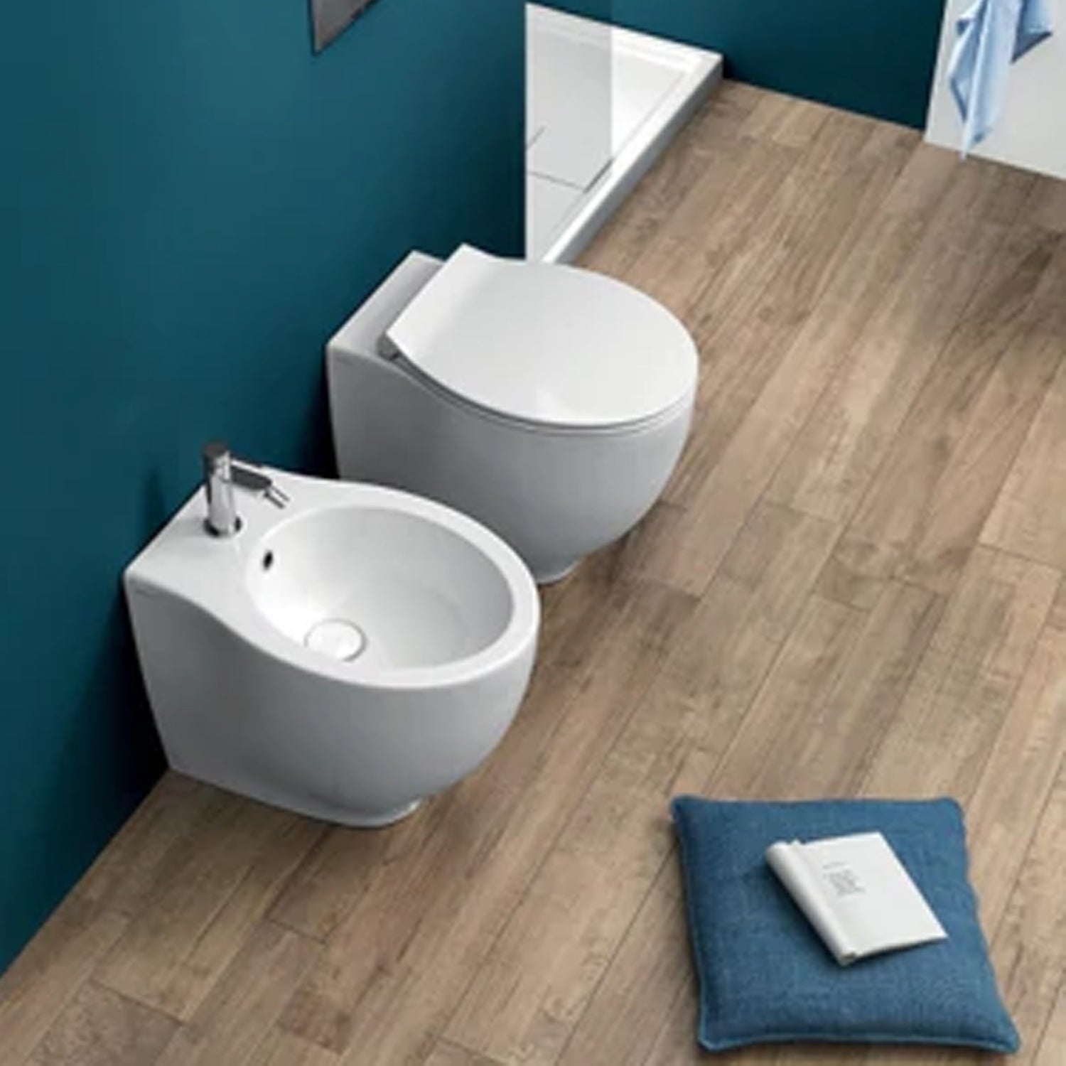 Vaso filomuro da 50 cm collezione Le Fiabe di Hatria con sedile soft-close