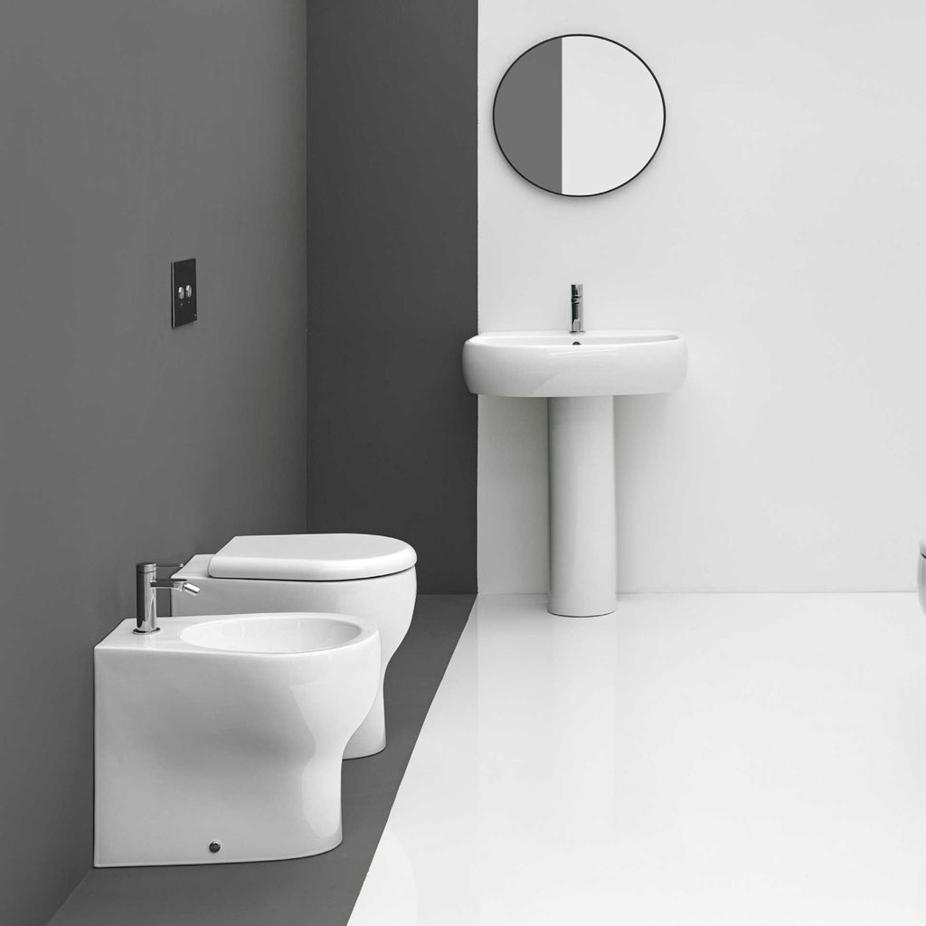 Sanitari a terra filo parete Axa collezione Cinque wc + bidet + sedile soft close