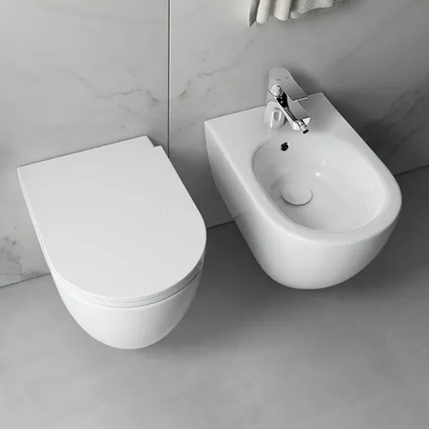 Sanitari sospesi Rimless con copriwater Soft Close BathCore serie Infinity 53x36