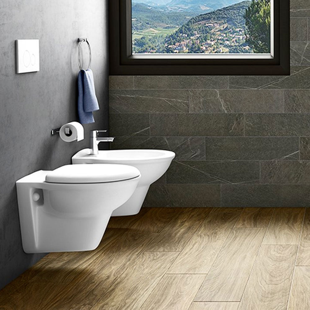 Sanitari sospesi in ceramica completi di wc