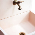 Acquaio da giardino con para-schizzi in cemento rosa cm 45x35 cm modello Q-Desy