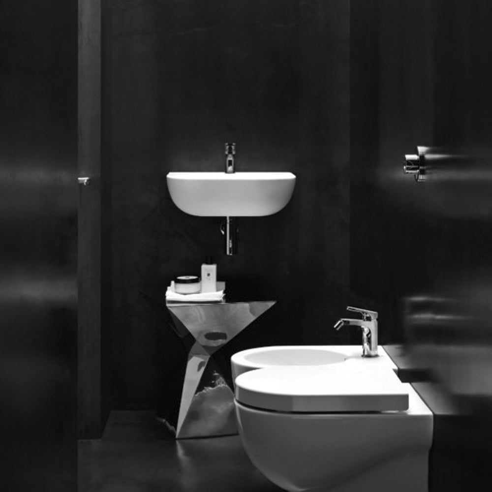 Lavabo Sospeso per bagni di piccole dimensioni modello Nuvola 47 Ceramica Azzurra con vasca molto capiente