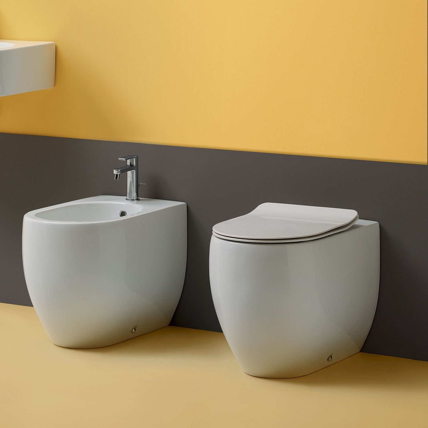 Wc filomuro 56x37 cm scarico traslato collezione Flo Kerasan con sedile soft close