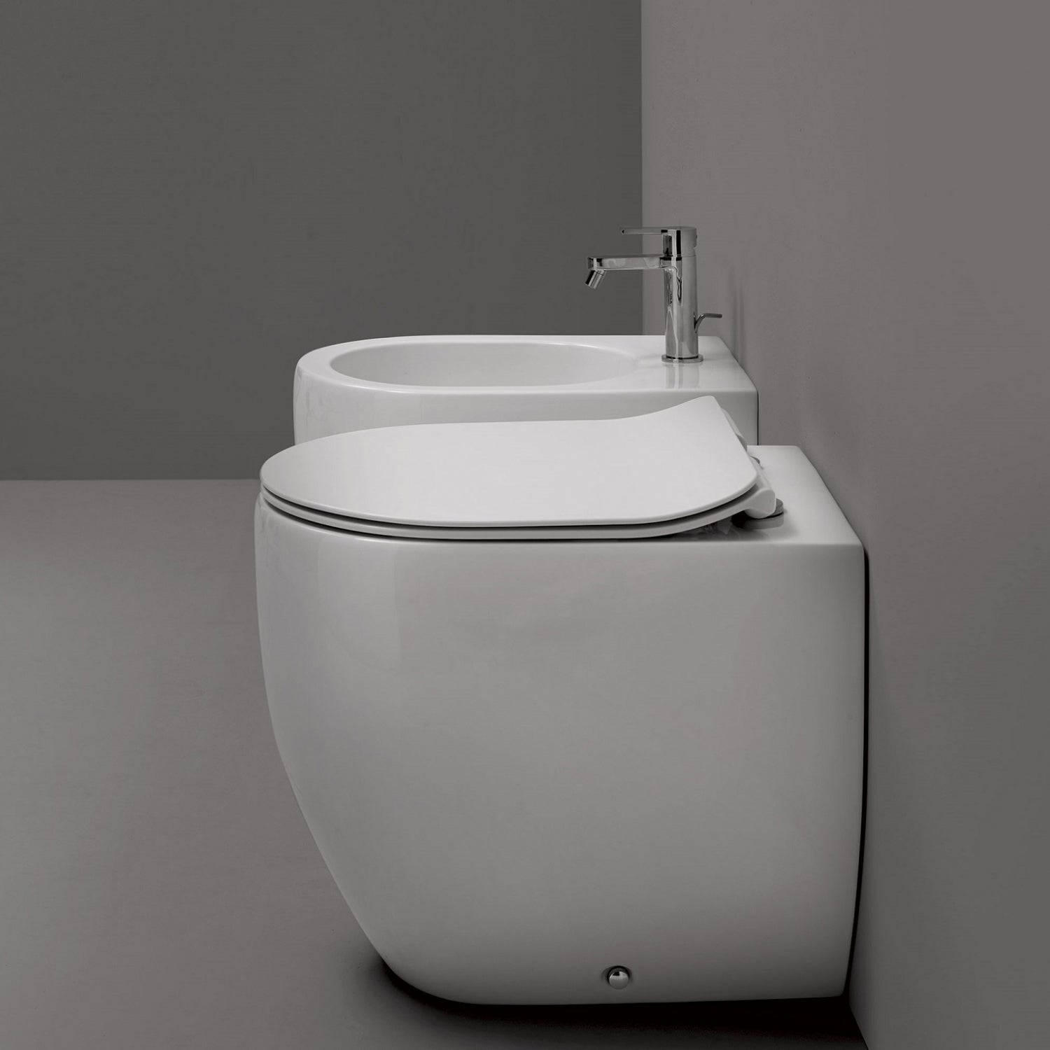 Sanitari filomuro 48x36 cm collezione Flo Kerasan con sedile soft close