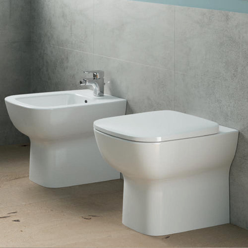 Sanitari filo muro con scarico traslato Ideal Standard Esedra Wc + bidet + sedile slim