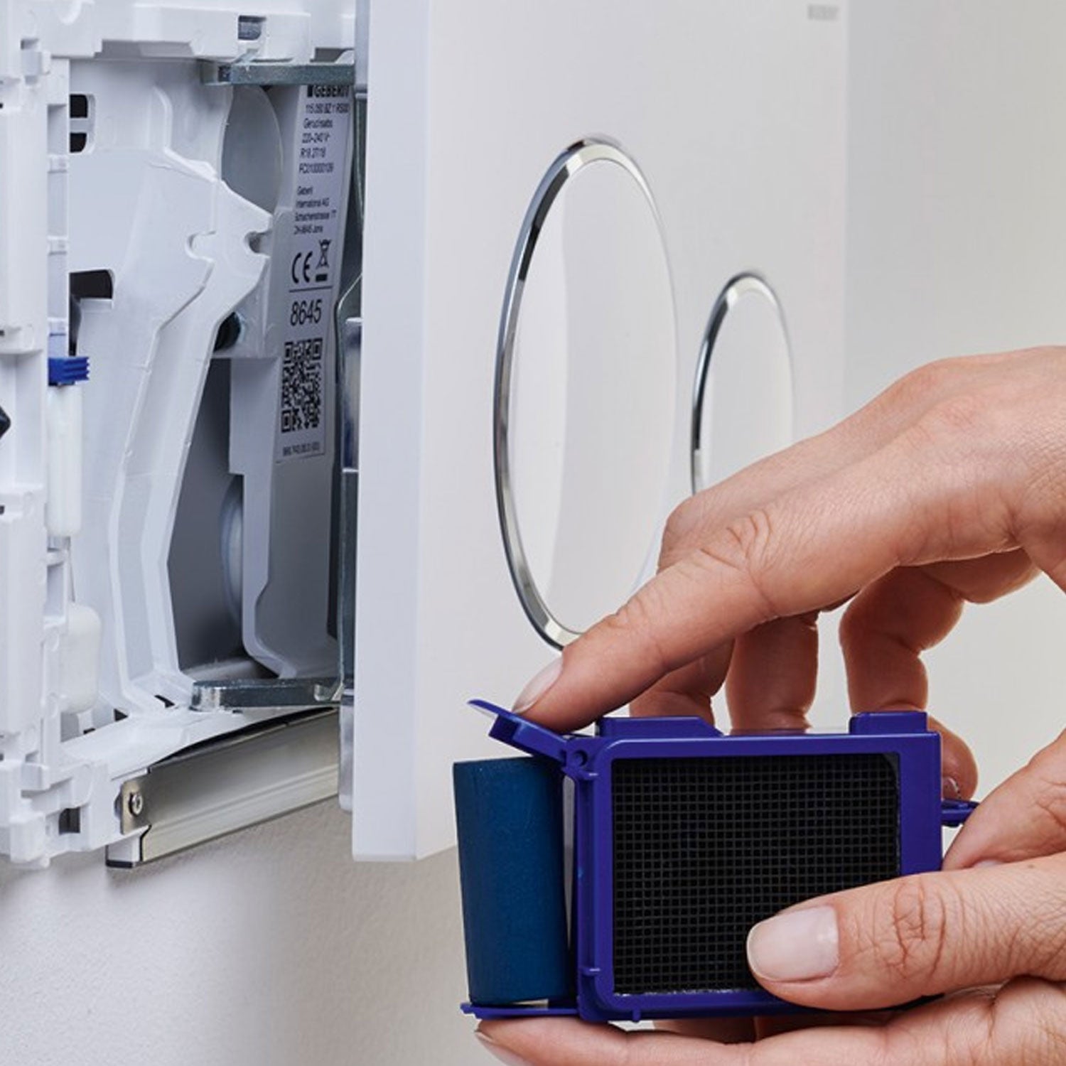 Sistema di sanificazione Geberit DuoFresh per l'apertura laterale delle cassette Sigma 8