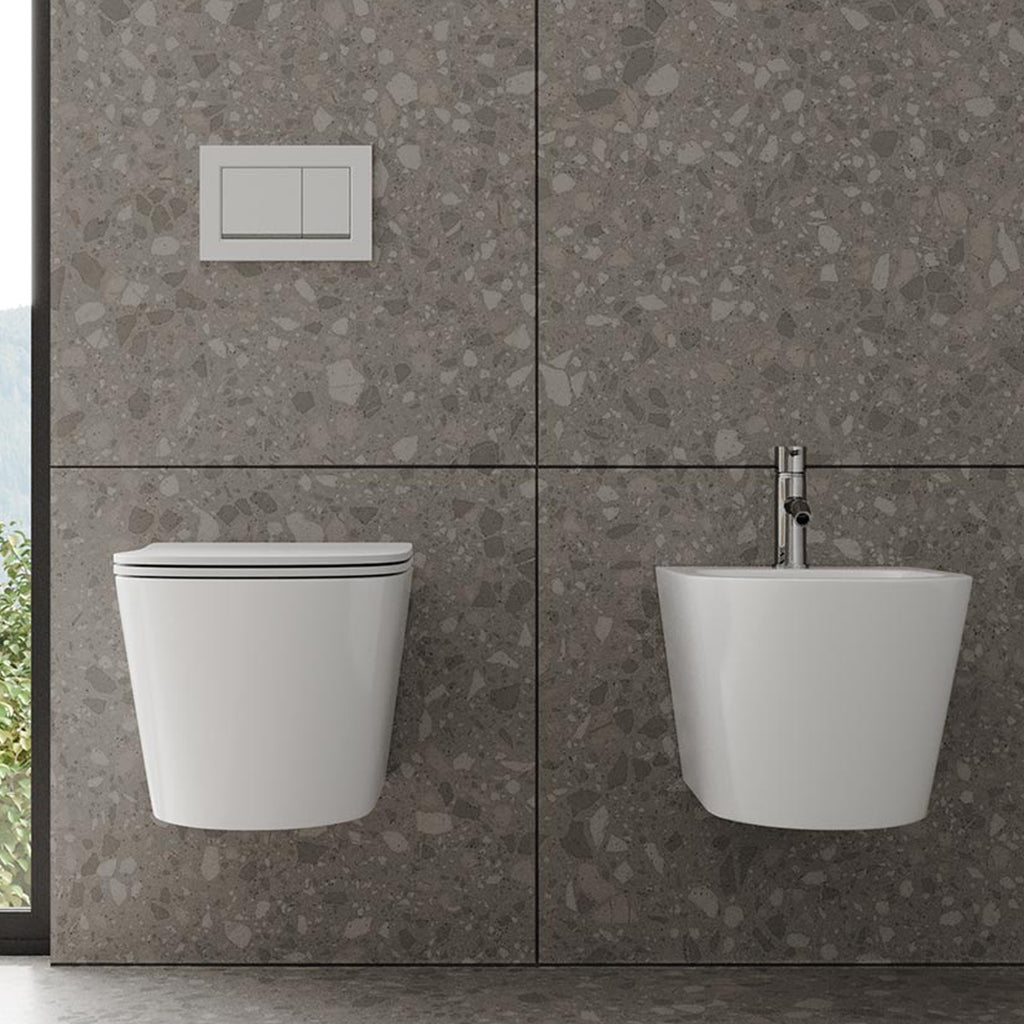 Sanitari sospesi senza brida con copriwater soft close BathCore serie Cuore L 36 x P 52 cm â€“ Bianco lucido