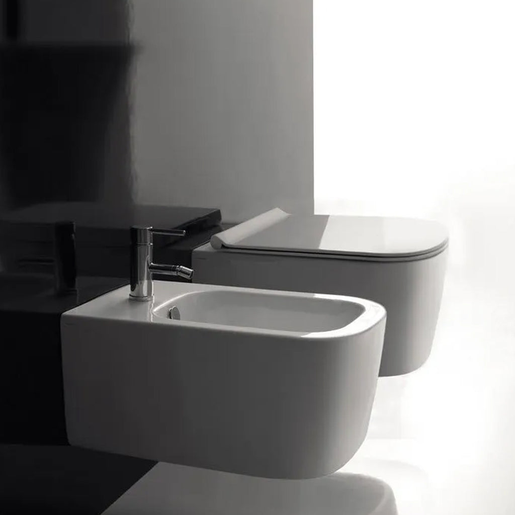 Coppia di sanitari sospesi 55x35 cm serie MEG11PRO di Ceramica Galassia con sedile soft close