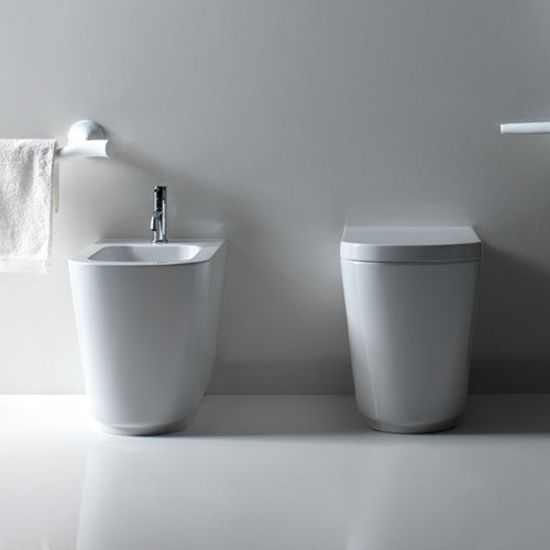 Wc scarico traslato 55x35 cm serie MEG11 di Ceramica Galassia con sedile avvolgente soft close