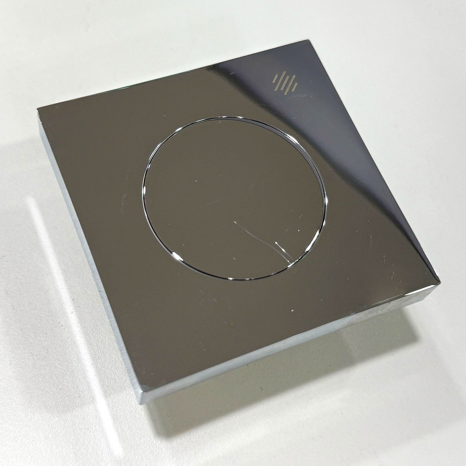 Versione outlet - Pulsante quadro in finitura cromo compatibile con le batterie di scarico Catis