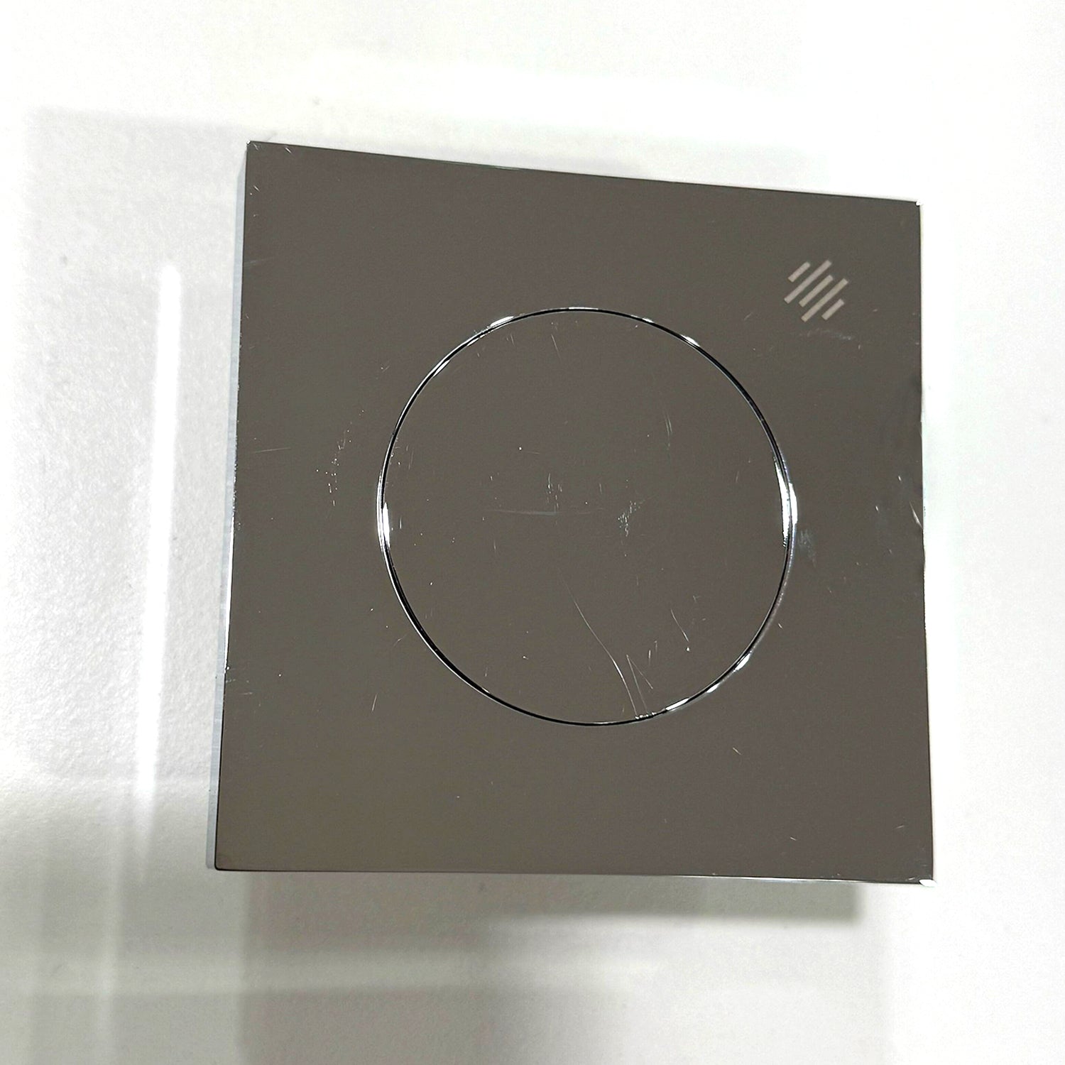 Versione outlet - Pulsante quadro in finitura cromo compatibile con le batterie di scarico Catis