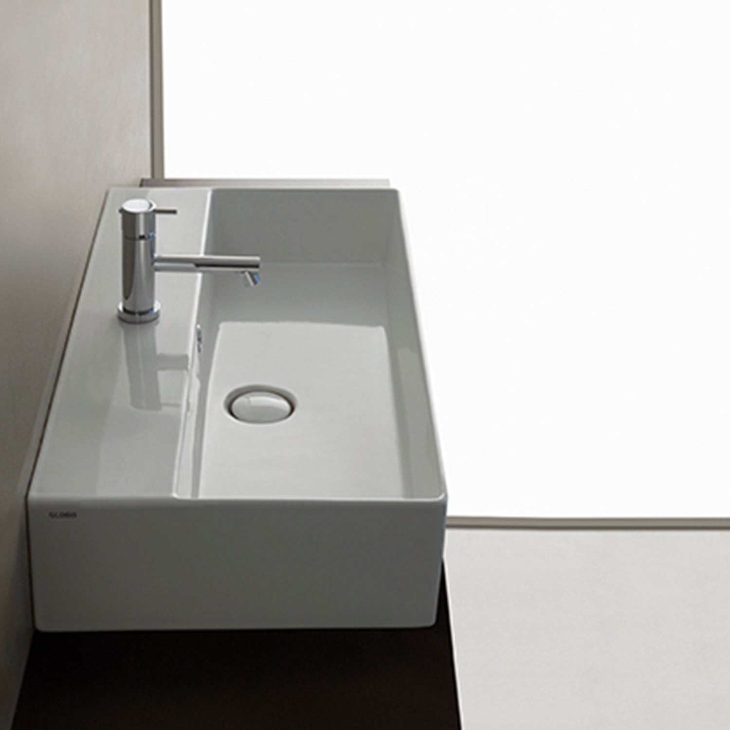 Lavabo per installazione sospesa o appoggio T-Edge di Ceramica Globo cm 71x37