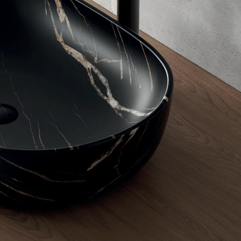 606181 - Lavabo da appoggio Bathcore in ceramica 60 cm â€“ Marmorizzato nero