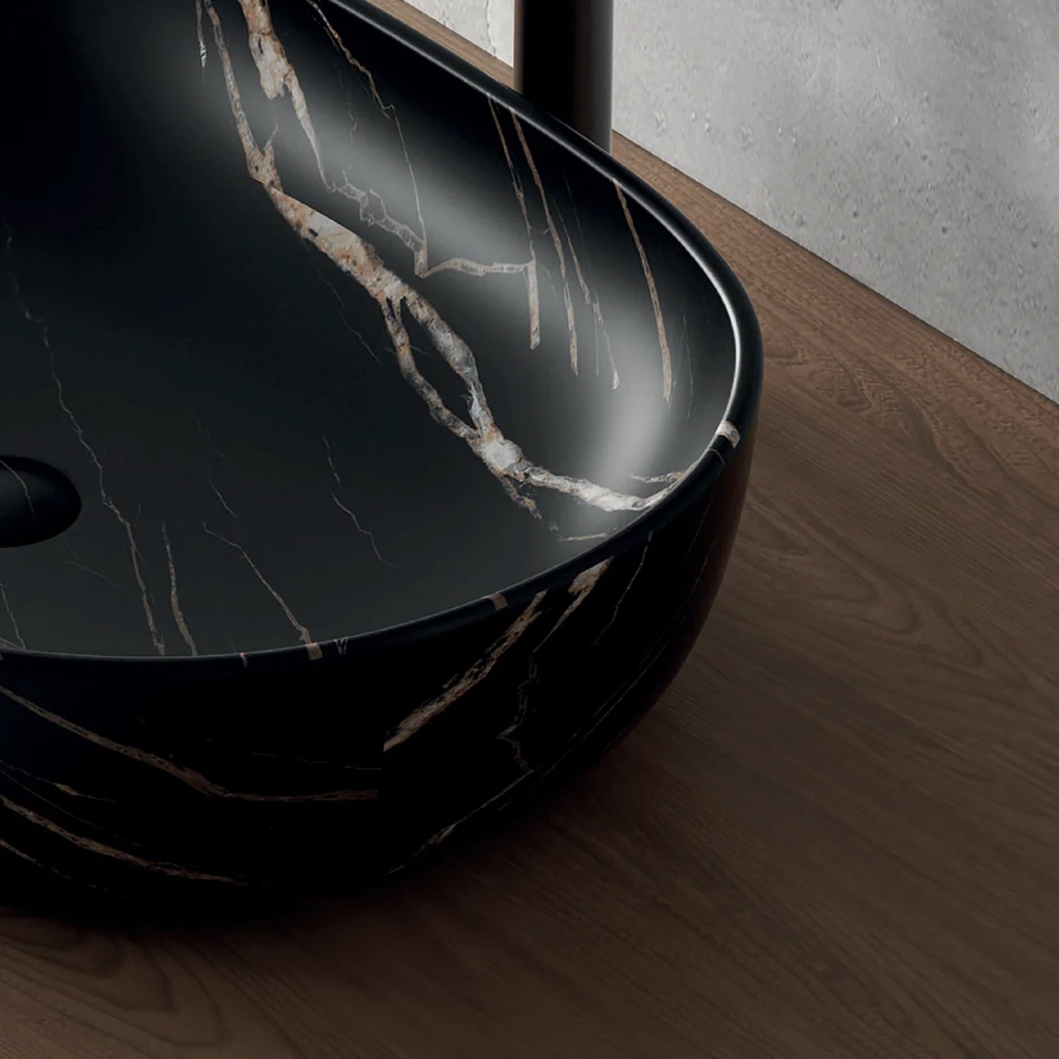 606181 - Lavabo da appoggio Bathcore in ceramica 60 cm â€“ Marmorizzato nero