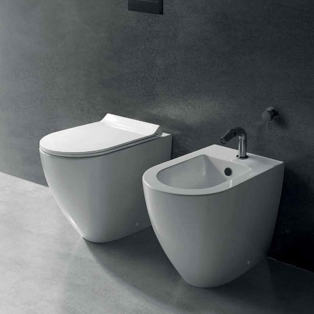 Coppia di sanitari filomuro 52x36 cm altezza h48 cm serie Dream di Ceramica Galassia con sedile soft close