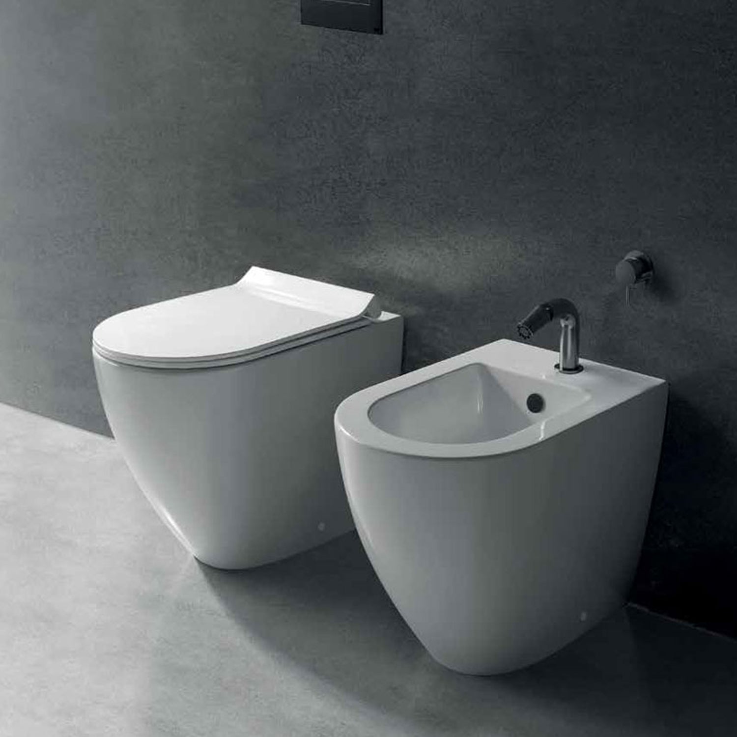 Coppia di sanitari filomuro 52x36 cm altezza h48 cm serie Dream di Ceramica Galassia con sedile soft close