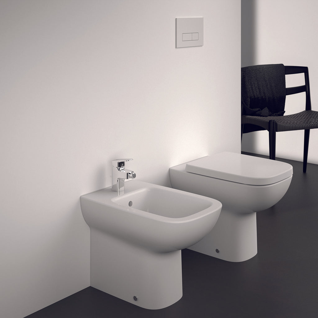 Bidet filomuro universale Ideal Standard modello I.life A 54x35