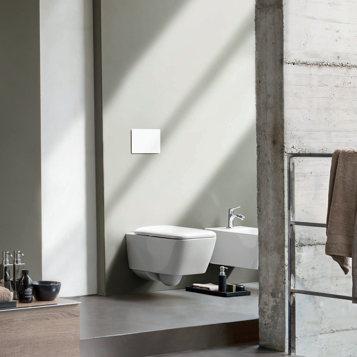 Sanitari sospesi bidet e wc Rimless con sedile tradizionale modello Metrica Pozzi Ginori cm 54