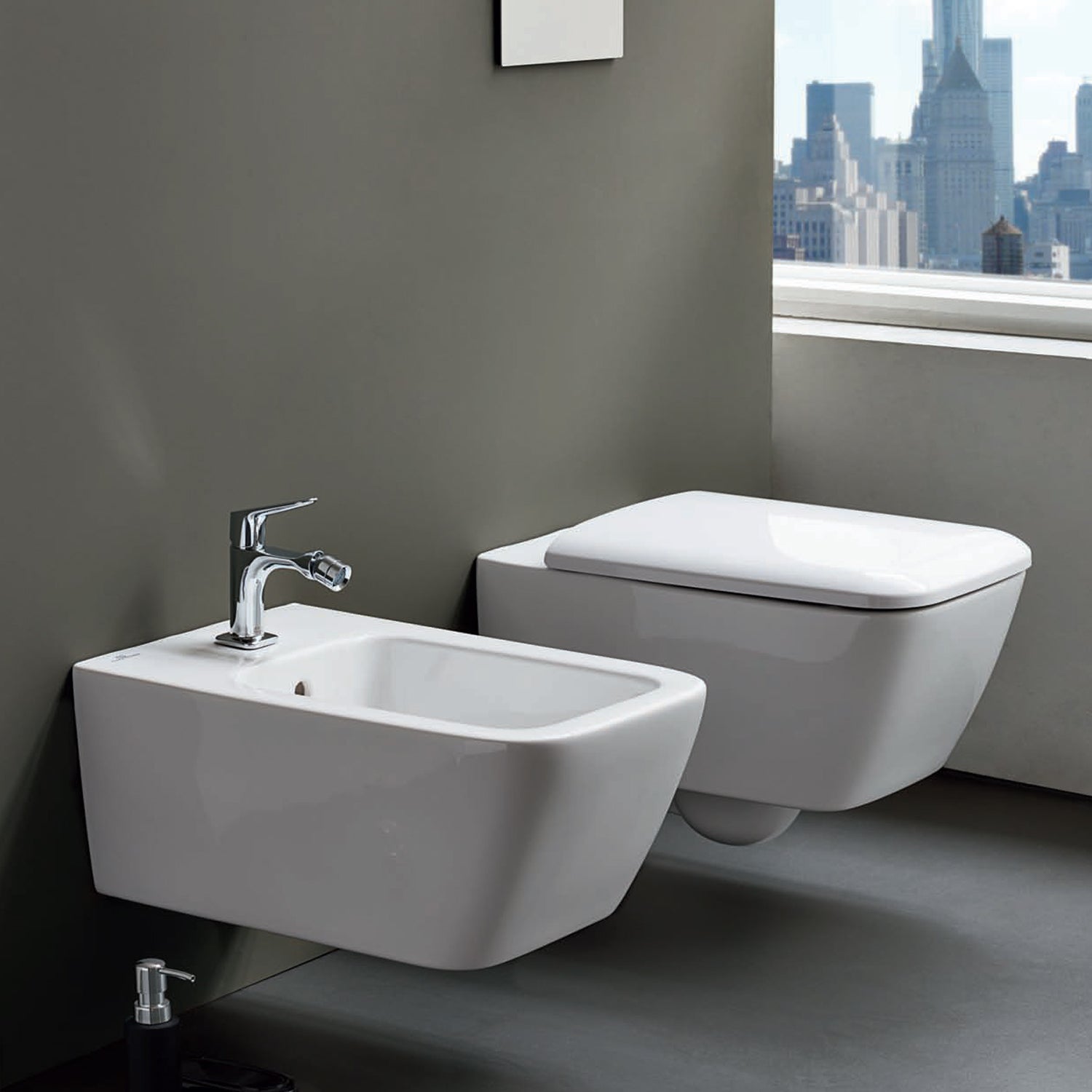 Sanitari sospesi bidet e wc Rimless con sedile soft close modello Metrica Pozzi Ginori cm 54