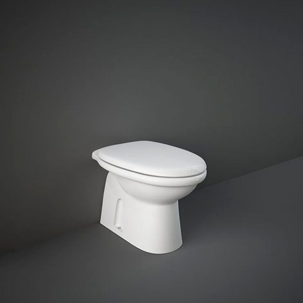 Sanitari bagno a terra distanziati da parete Rak Karla wc