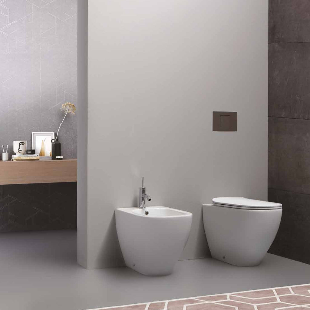 Wc filomuro con scarico traslato serie Forever 55 in ceramica con coprivaso chiusura tradizionale - Disegno Ceramica