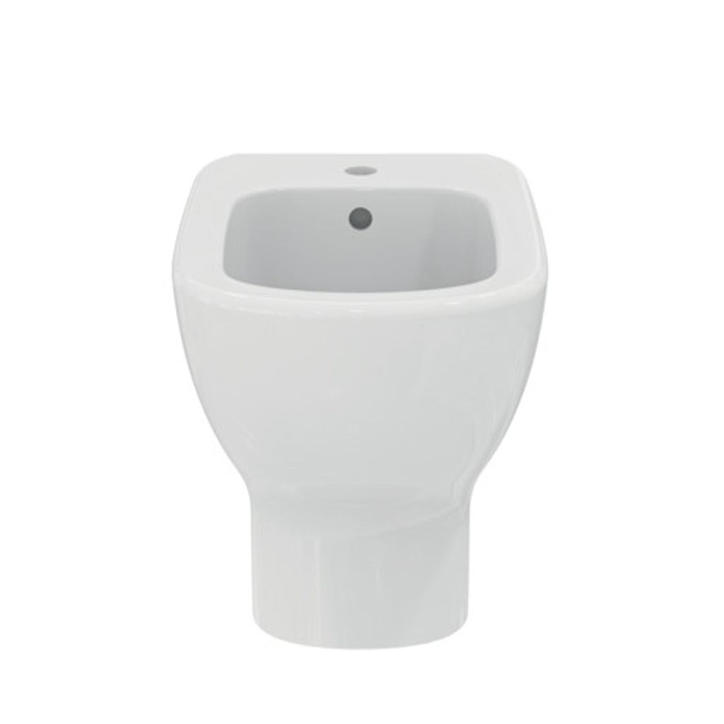 Sanitari filo muro Ideal Standard Tesi con scarico traslato e AquaBlade con sedile termoindurente chiusura rallentata