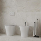 Sanitari filomuro con copriwater soft close BathCore serie Eira â€“ Bianco lucido