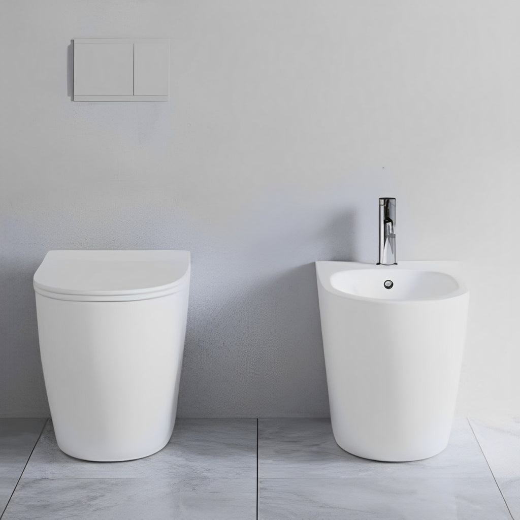 Sanitari filomuro senza brida con Copriwater Soft Close BathCore Aria â€“ Bianco Opaco 52x37xH40