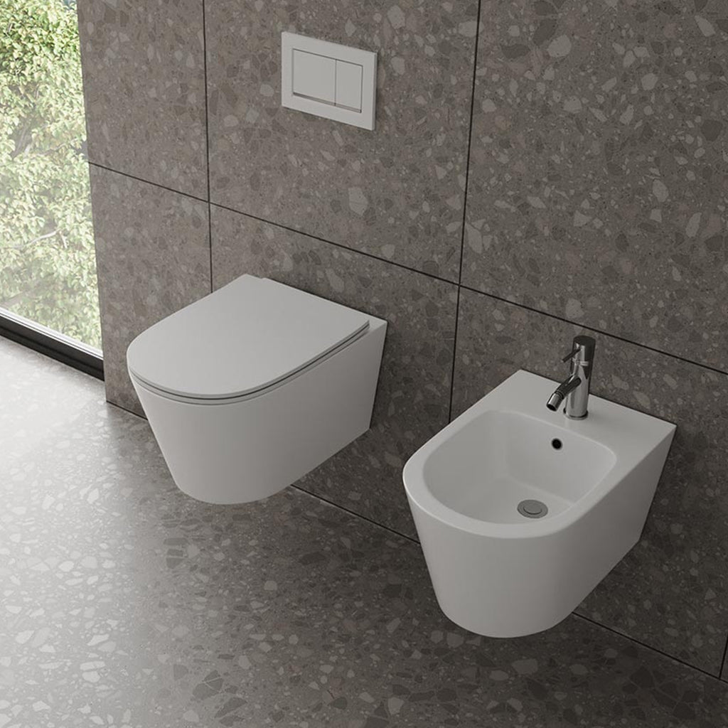 Sanitari sospesi senza brida con copriwater soft close BathCore serie Cuore - L 36 x P 52 cm