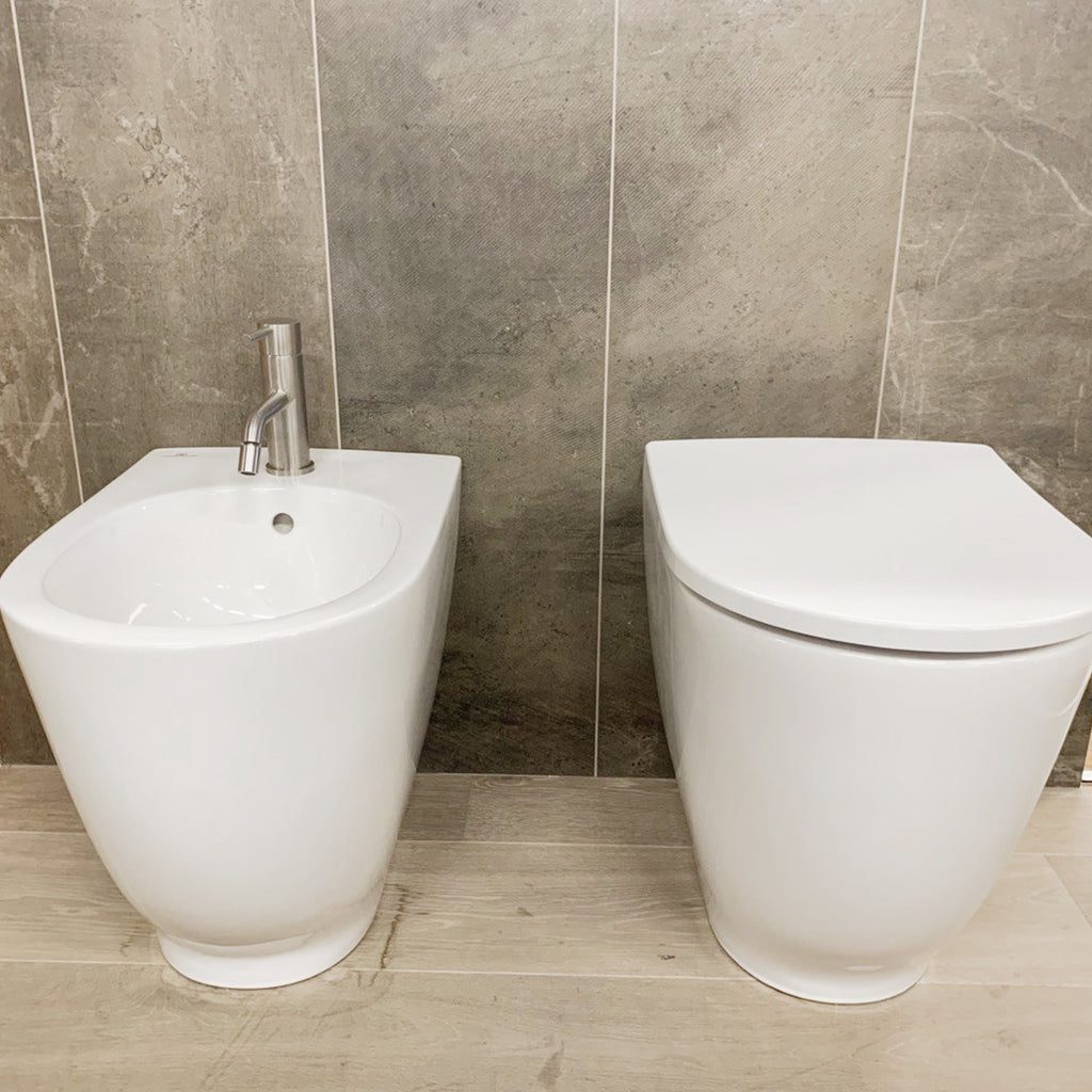 Sanitari filomuro con bidet