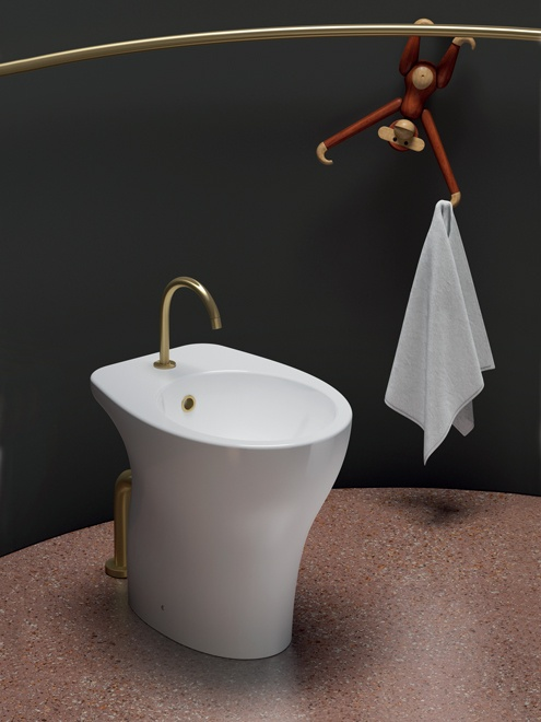 Sanitari a terra distanziati da parete Domus Falerii Mascalzone Light Chiusura Tradizionale 35x48 cm