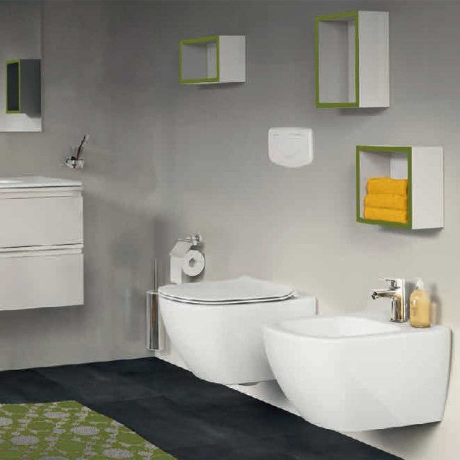 Coppia di sanitari sospesi AcquaBlade serie Tesi di Ideal Standard con sedile slim soft close Bianco Seta