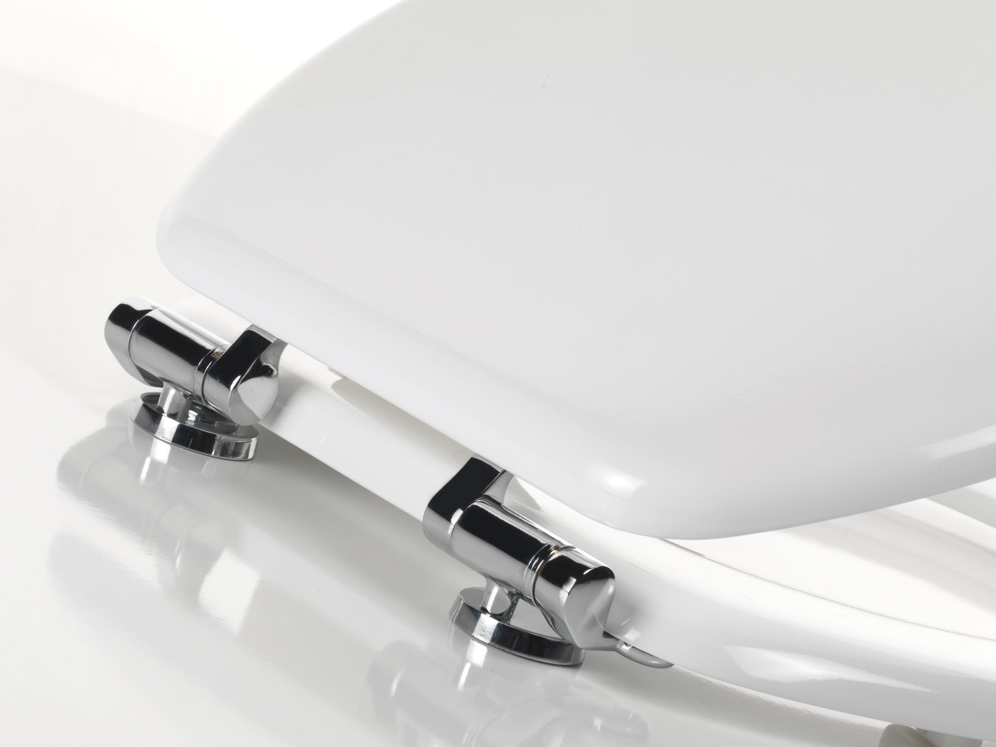 Sedile wc universale con chiusura Soft Close in MDF di Gedy modello Corniola - Bianco